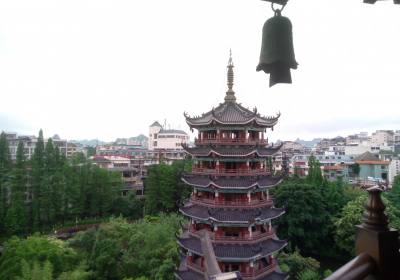 日月双塔在桂林还是在阳朔、日月双塔和两江四湖是一个地方吗
