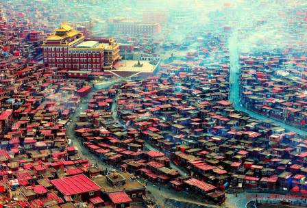 【大巴团】成都到色达+洛若风情小镇(色达佛学院)+东嘎寺+墨石公园+塔公草原+鱼子西+新都桥+四姑娘山汽车纯玩四日游、色达旅游多少钱