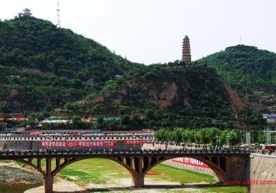 延安宝塔山在哪里、坐公交车怎么去