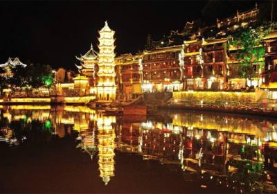 凤凰古城在湖南哪个市、湖南凤凰古城具体在哪里、凤凰古城在什么地方