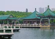 湖北全景十日游：恩施+神农架+武当山+三峡+荆州+无量台+武汉全景游、湖北旅游团要多少钱、湖北全景游报价