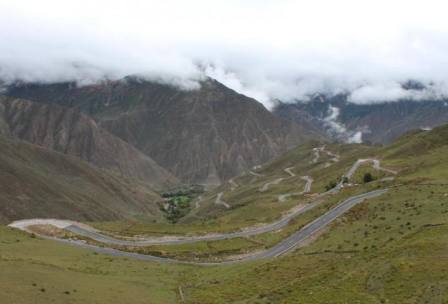 《川藏自驾》成都到川藏线+稻城亚丁+墨脱+珠峰+羊湖自驾15日游、川藏线自驾车组队多少费用