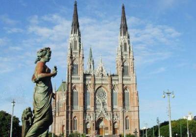 【南美印象】成都到巴西+阿根廷+乌拉圭+智利+秘鲁+厄瓜多尔深度23天游线路、阿根廷旅游跟团报价多少钱