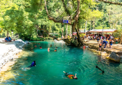 成都跟团坐高铁游老挝报价（成都飞老挝机票价格）