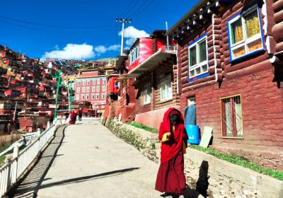 成都至色达跟团三日游价格（成都到色达5日自驾旅游攻略）