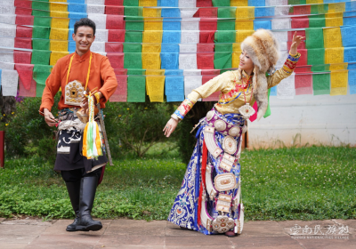 去云南民族村坐几路公交车（云南民族村离市区多远）