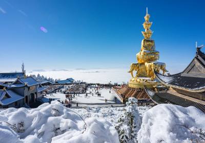 跟团去峨眉山多少钱（跟团去峨眉山旅游需要准备什么）